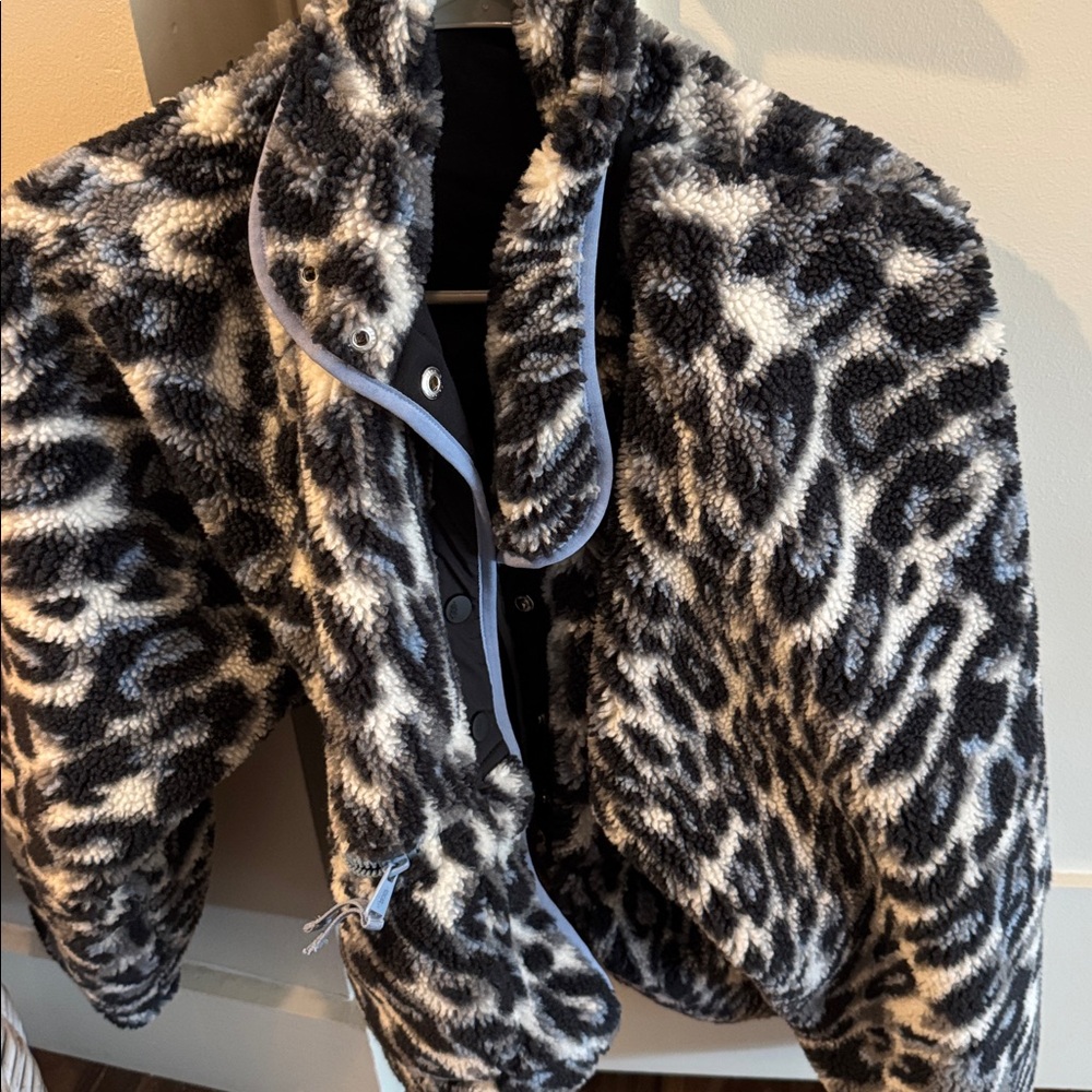 FREE PEOPLE- Snow Leopard Print Fleece Jacket
